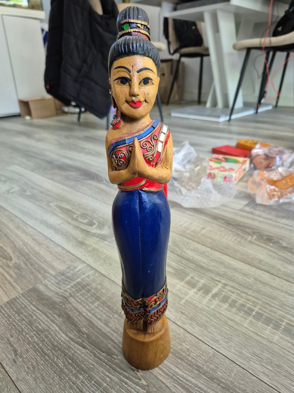 Handgesneden houten Thaise danseres beeldje, Blauw, Handgemaakt, Ophalen of Verzenden, 20 - 50 cm