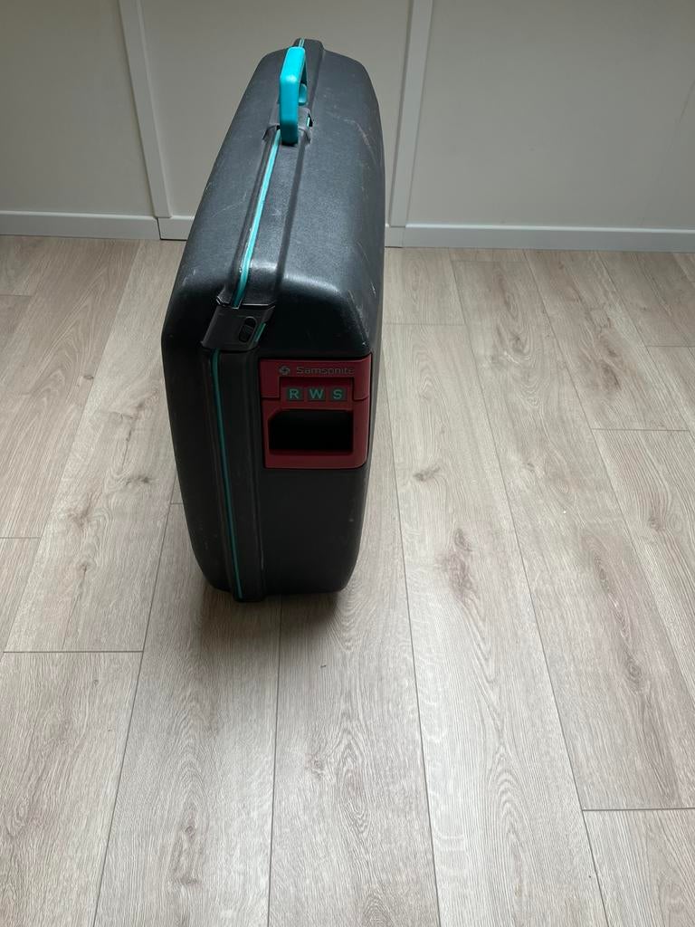 Samsonite vliegtuigkoffer, Motoren, Ophalen, Gebruikt