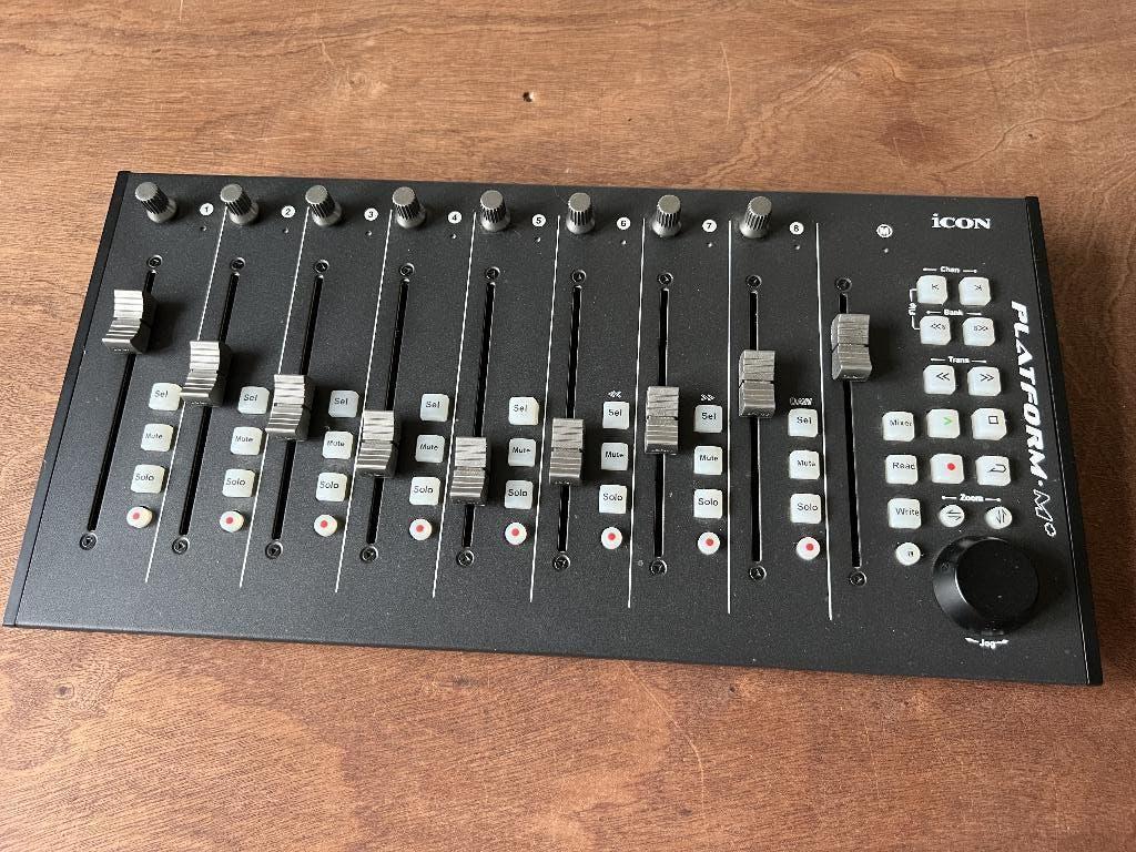 Icon Platform M+, Ophalen of Verzenden, Zo goed als nieuw