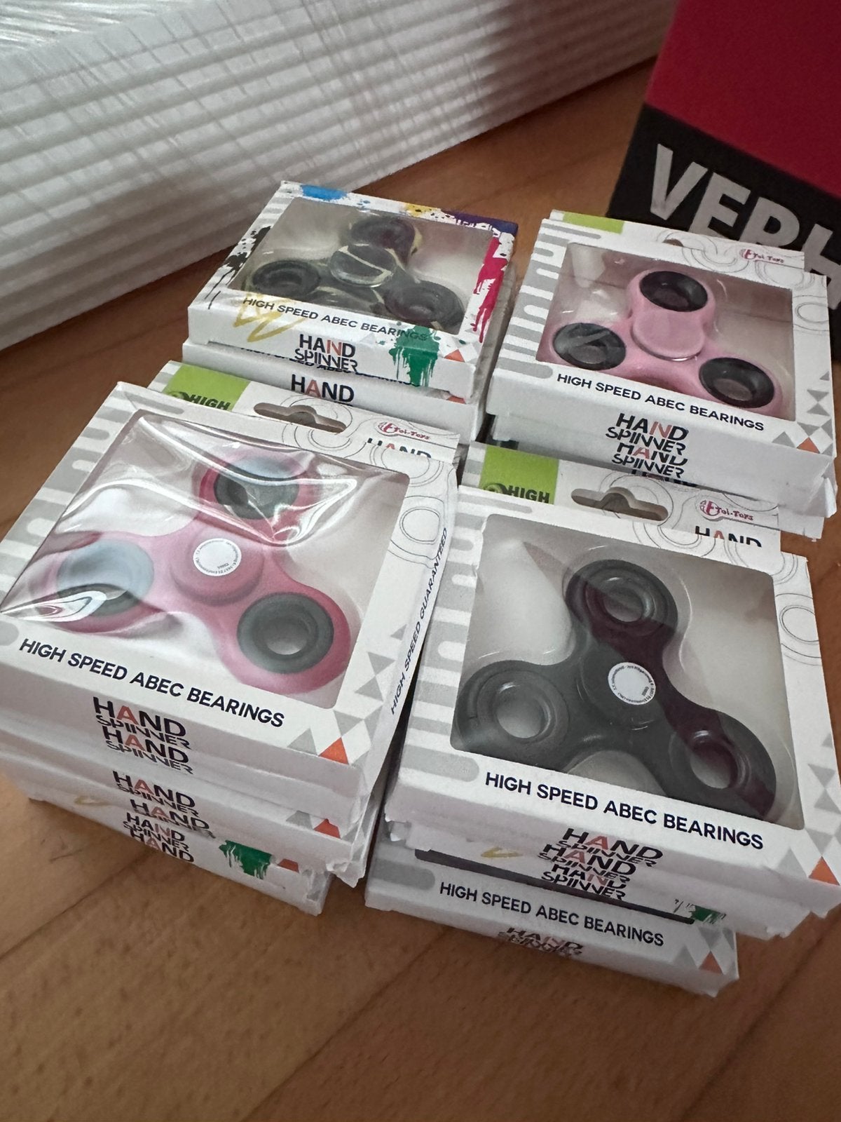 27 fidget spinners, Ophalen, Zo goed als nieuw