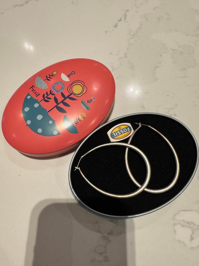 Nieuwe Zilveren Geborstelde Oorbellen van Fossil, Ophalen of Verzenden, Nieuw, Zilver, Hangers