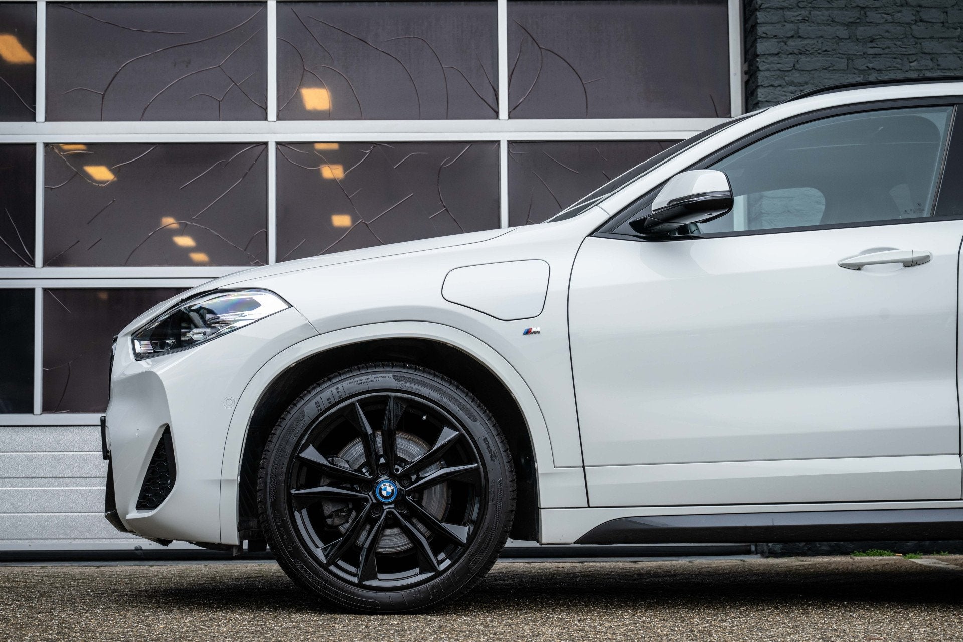 BMW X2 xDrive25e High Executive M sport, Pano, 19LM, M Stoel, Auto's, Automaat, Dealer onderhouden, Gebruikt, Zwart