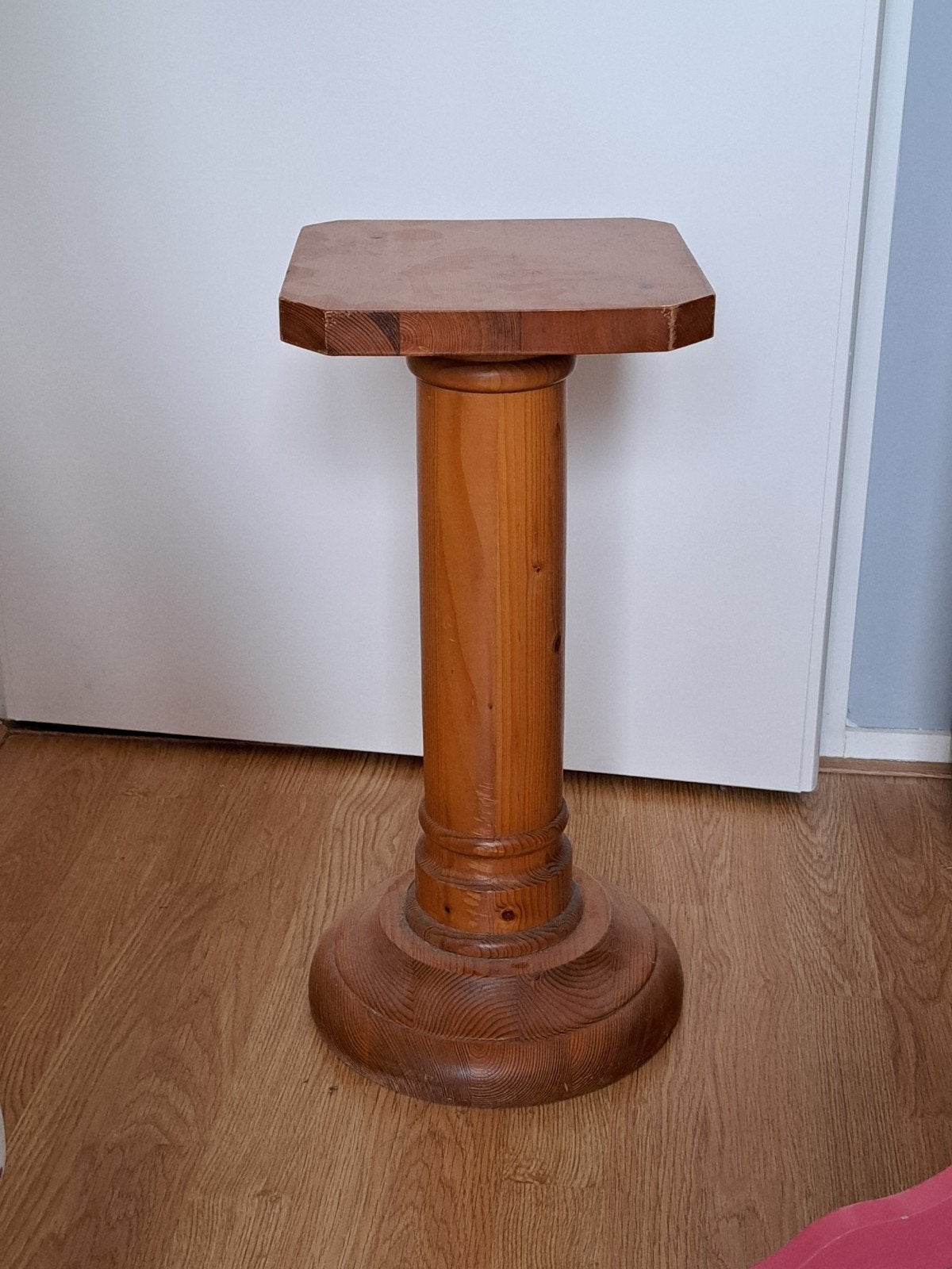 Vintage houten grenen plantenzuil / lage piedestal (53 cm), Huis en Inrichting, Woonaccessoires | Overige, Ophalen, Gebruikt