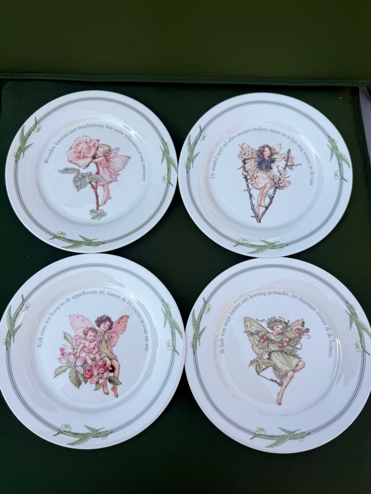 Douwe Egberts Flower Fairies 4-delige set borden, Verzamelen, Ophalen, Zo goed als nieuw, Porselein, Bord of Schaal