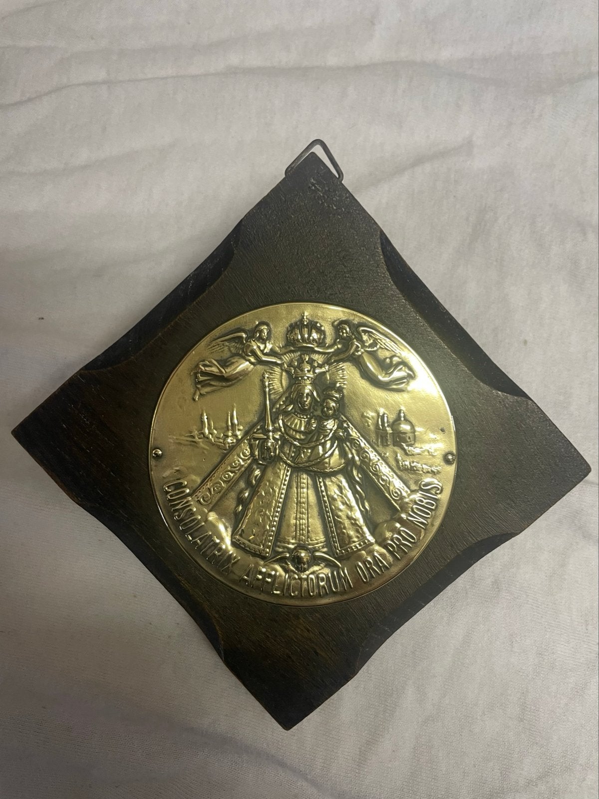 Maria met Kindje Jezus (koper) op houten plaquette, Antiek en Kunst, Ophalen of Verzenden