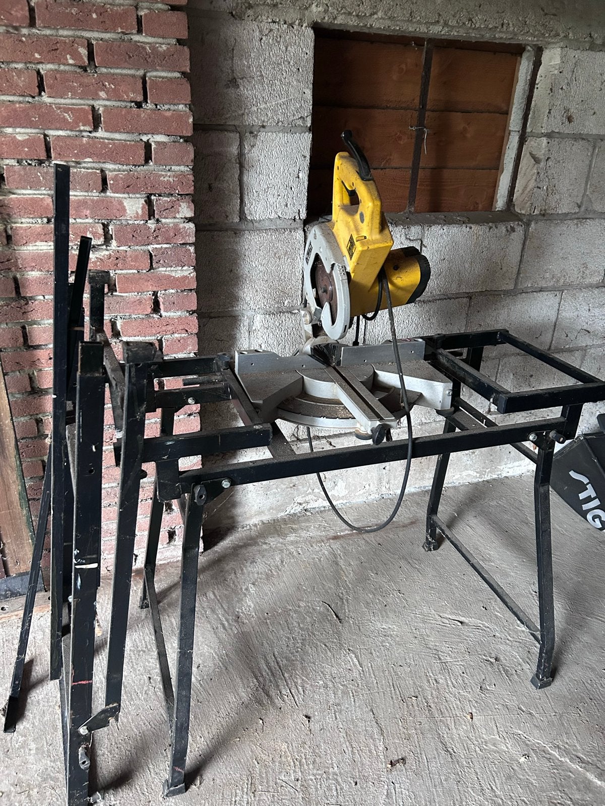 DeWalt DW701 Afkortzaag met onderstel, Ophalen, Gebruikt, 70 mm of meer, Afkortzaag