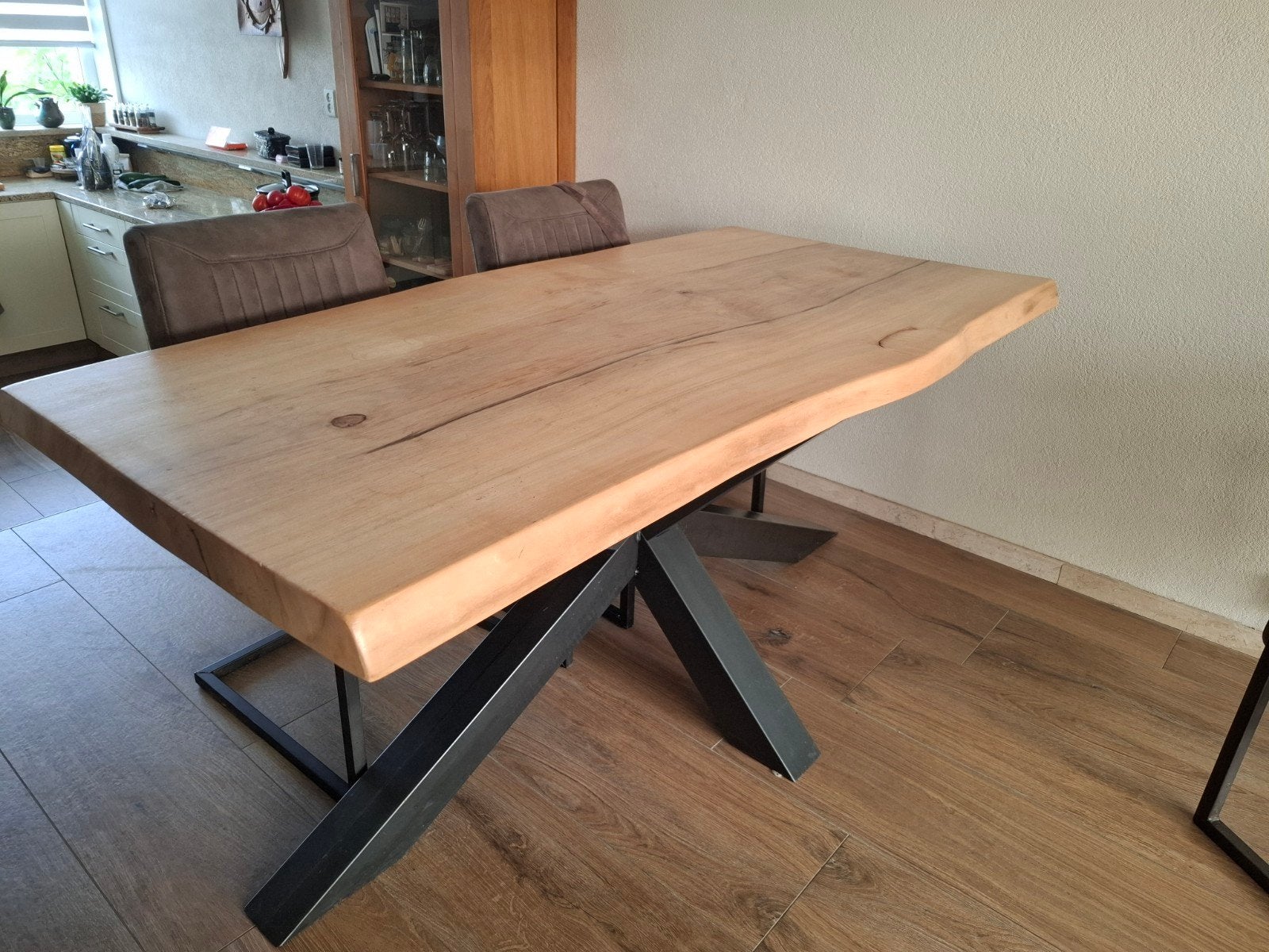 Eetkamertafel populierenhout met stalen matrixpoot, 50 tot 100 cm, Zo goed als nieuw, 150 tot 200 cm, Vier personen