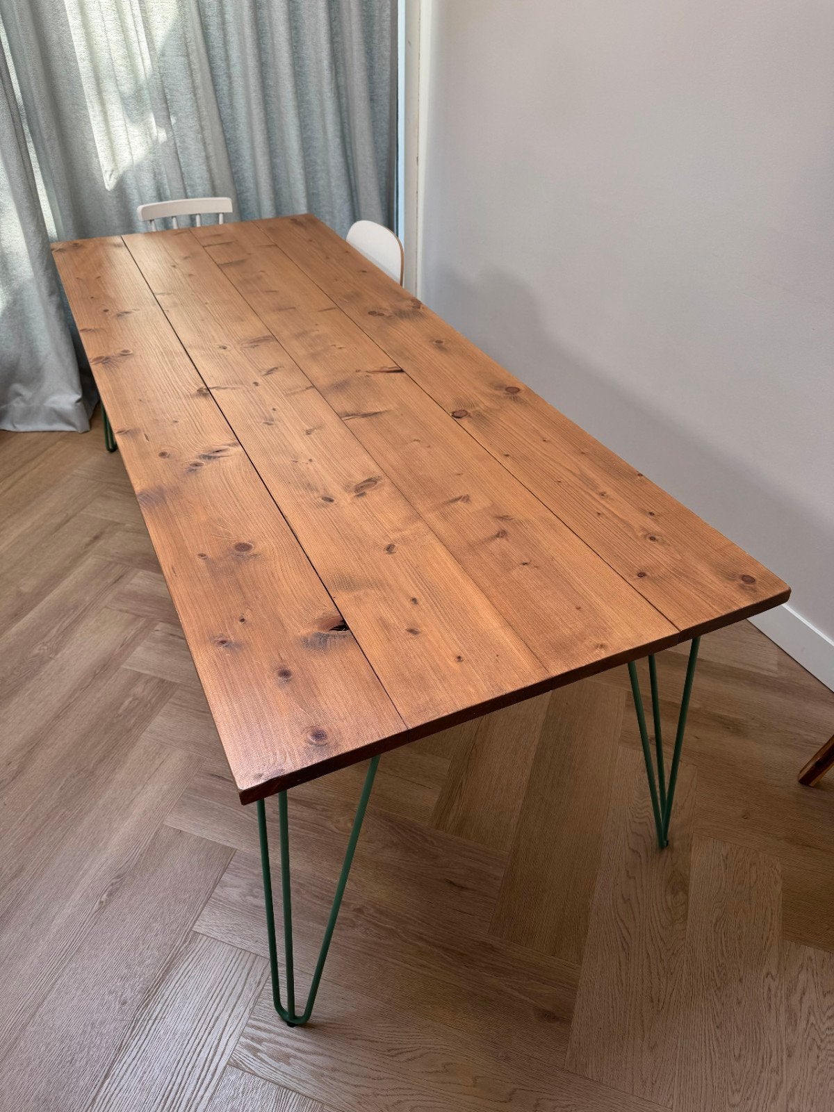 Allon Dery Dutch Design Eettafel 220 x 85 cm groene poten, Ophalen, Gebruikt, Minimalistische & industrieel, 200 cm of meer