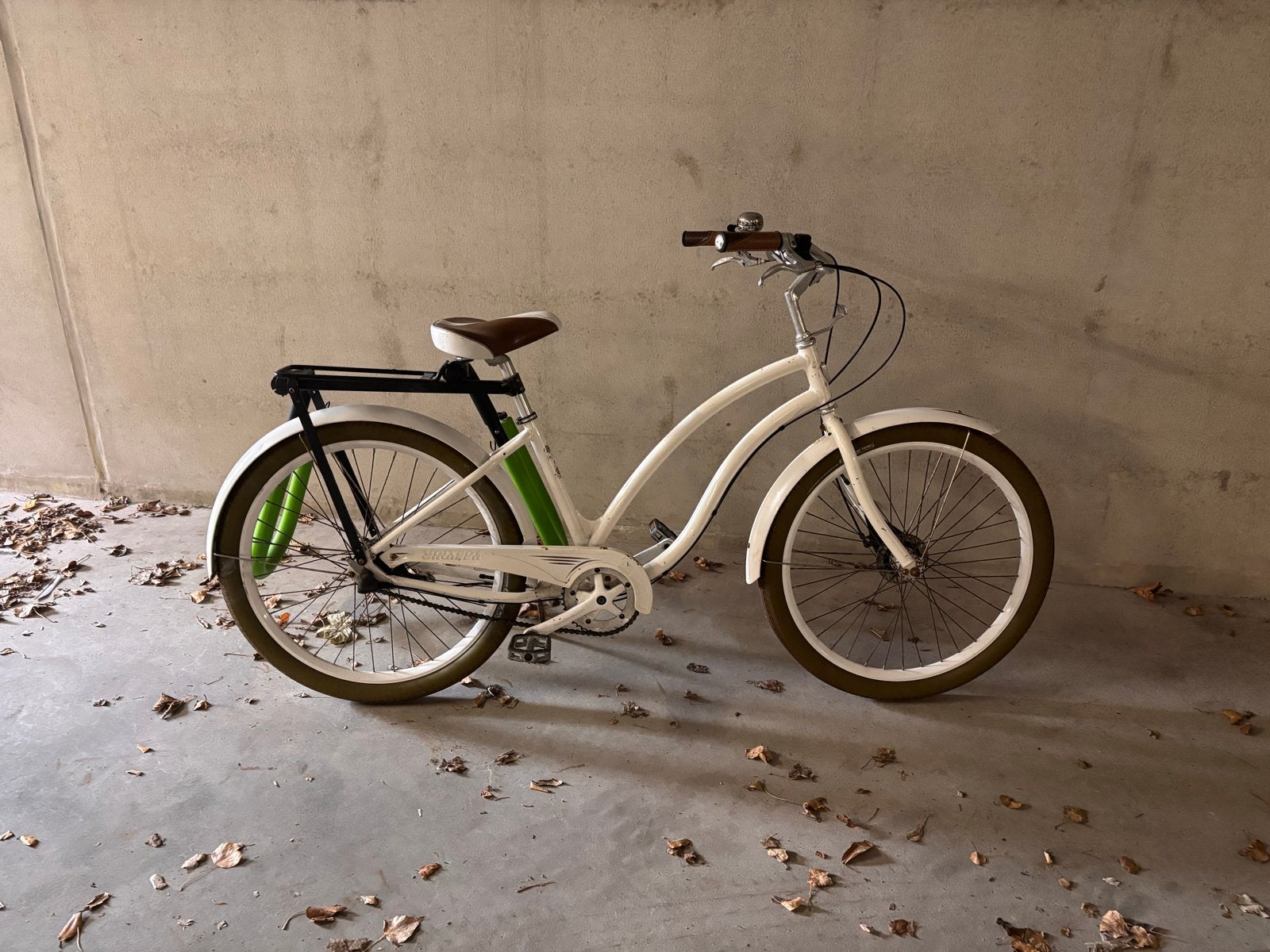 United Beach cruiser met Pat. Racks surfrack, Fietsen en Brommers, Fietsen | Cruisers en Lowriders, Ophalen, Gebruikt, Staal