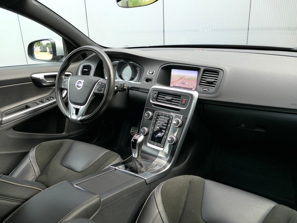 Volvo V60 2.0 T3 Nordic+ Xenon / Trekhaak / Standkachel, Auto's, 1479 kg, Gebruikt, 4 cilinders, 1969 cc