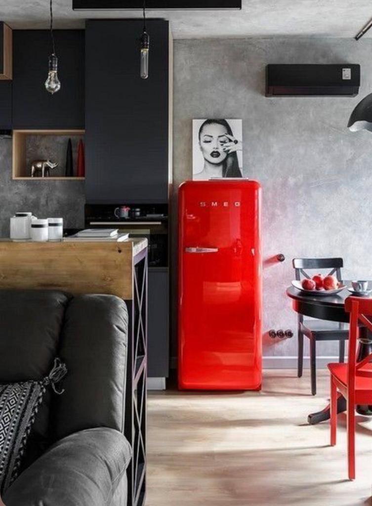 SMEG Koelkast ROOD, 200 liter of meer, 60 cm of meer, Zo goed als nieuw, Met vriesvak