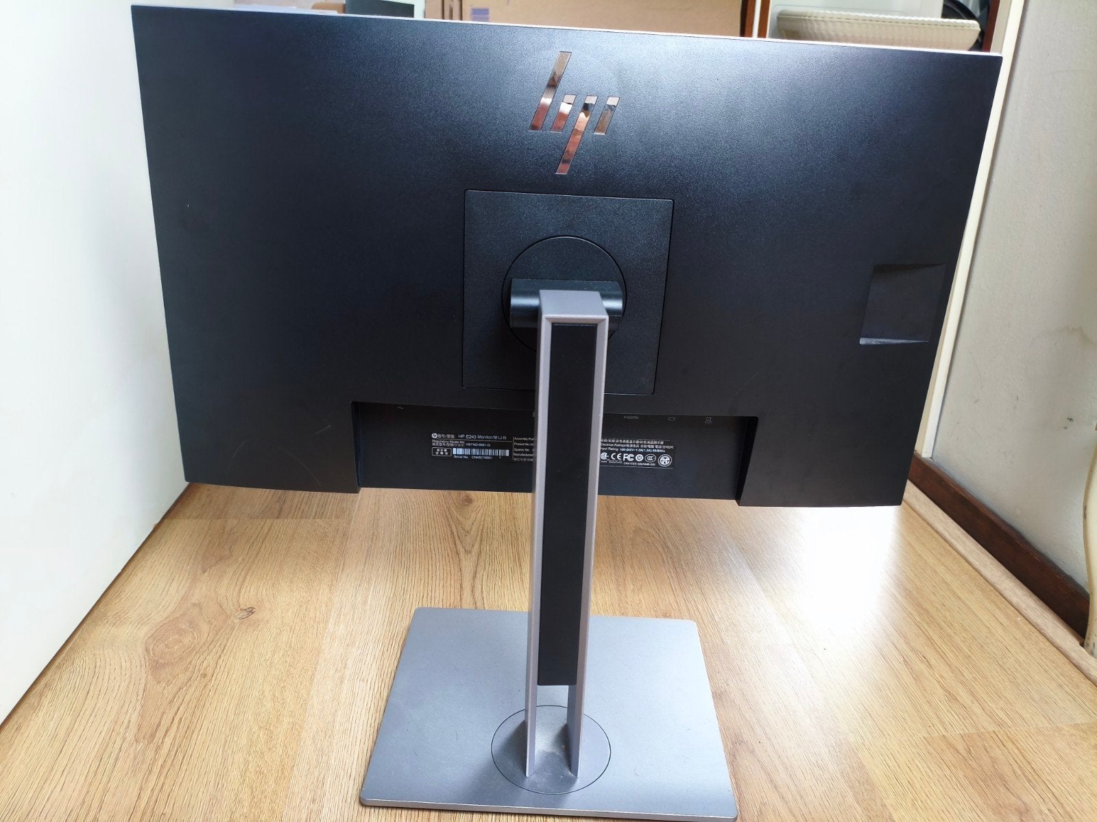 HP E243 Monitor - Full HD IPS Scherm, Computers en Software, IPS, In hoogte verstelbaar, Full HD, Ophalen of Verzenden