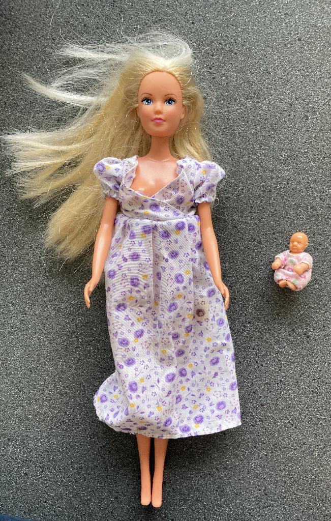 zwangere Barbie zgan, Kinderen en Baby's, Speelgoed | Poppen, Ophalen of Verzenden, Zo goed als nieuw, Barbie