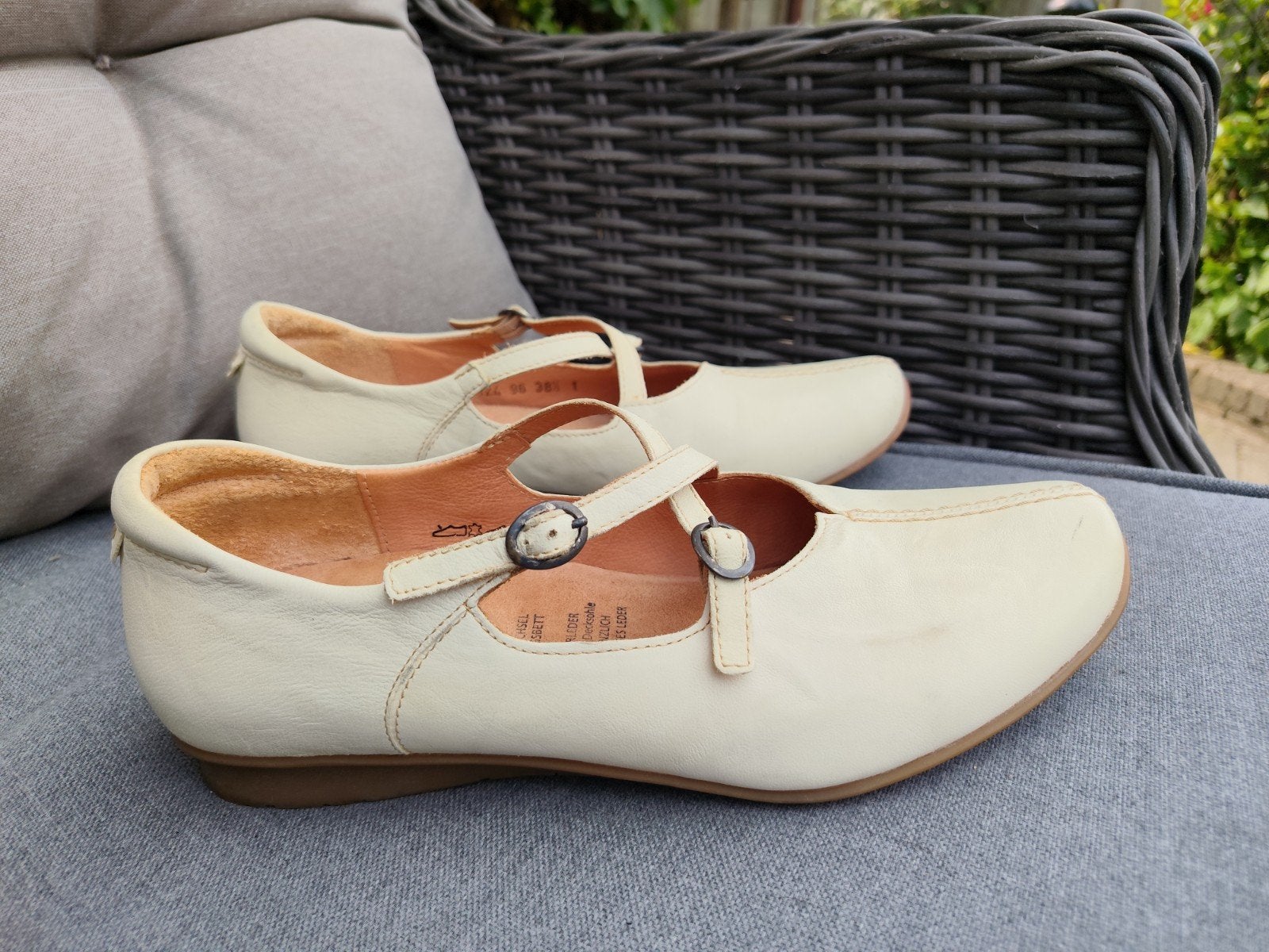 Think beige leren schoenen 38,5, Kleding | Dames, Schoenen, Ophalen of Verzenden, Zo goed als nieuw, Beige