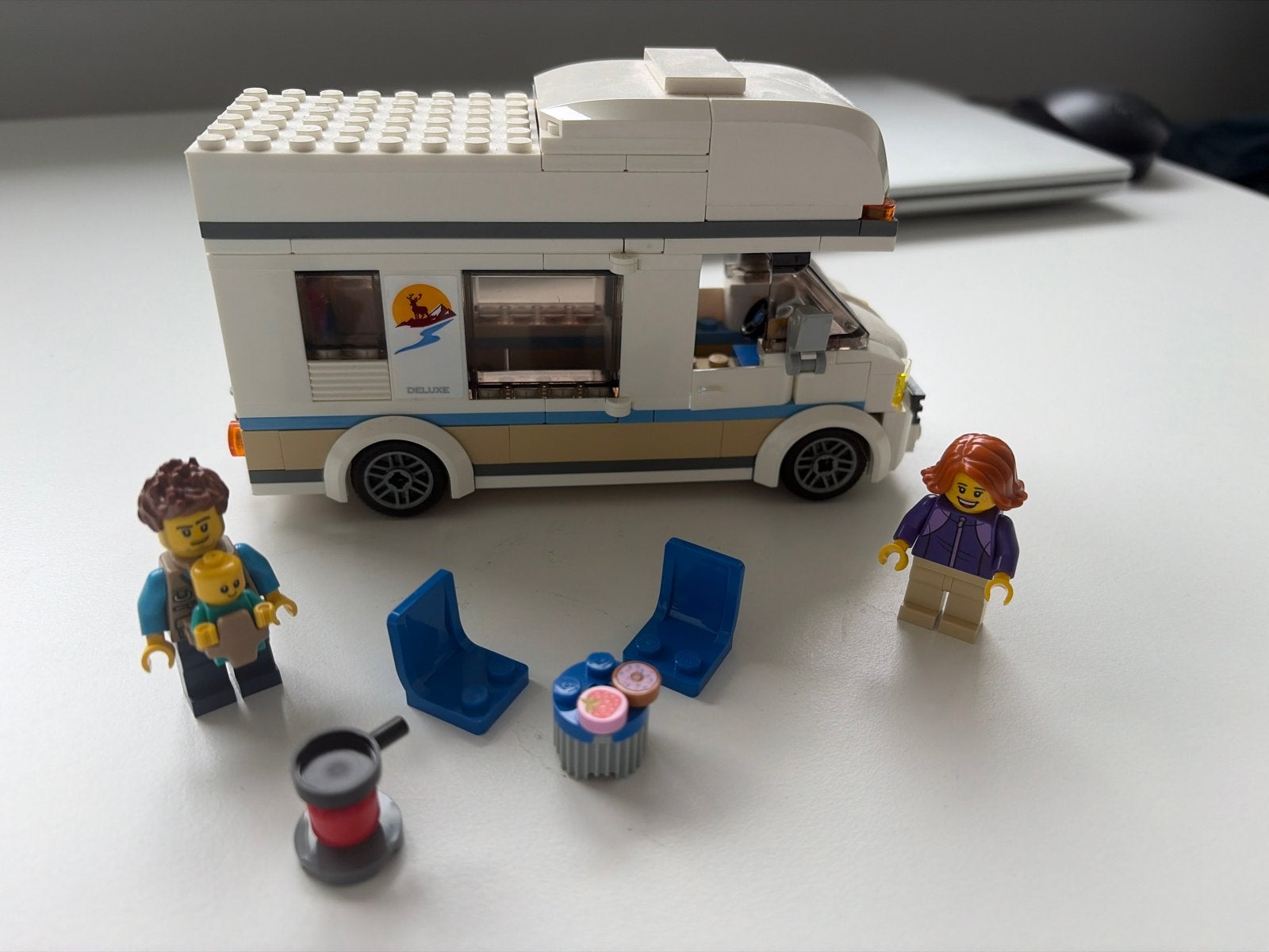 Lego City Vakantiecamper (60283) met minifiguren, Kinderen en Baby's, Ophalen, Lego, Compleet, Complete set