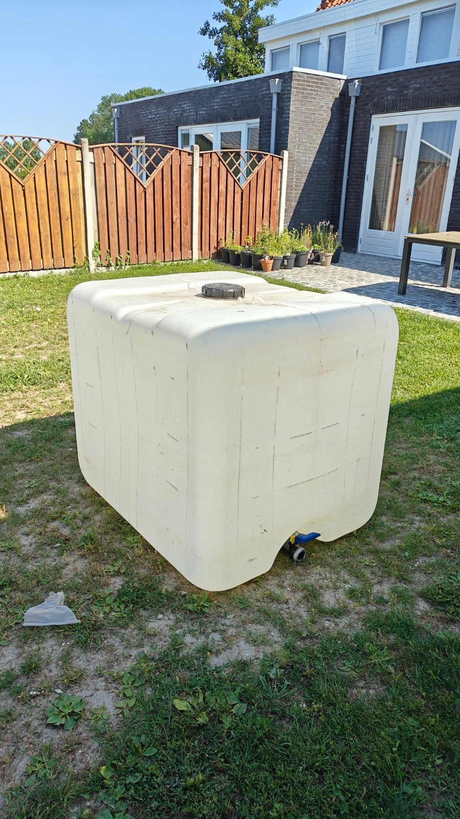 Grote watertank / regenton met kraan, Tuin en Terras, Kunststof, Gebruikt, Met kraantje, 150 liter of meer