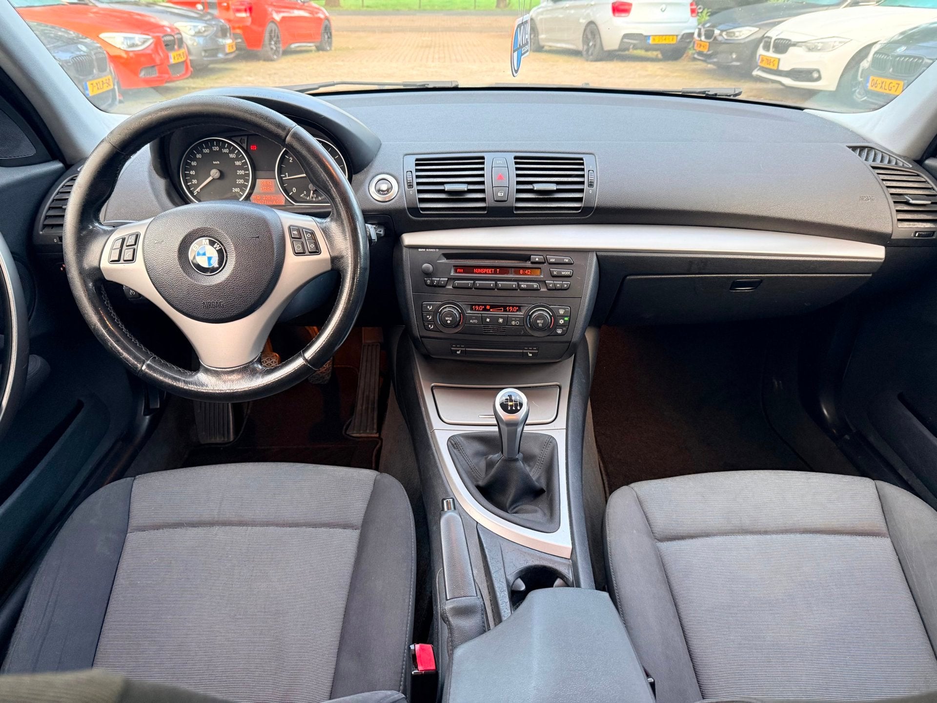 BMW 1-serie 116i|Nieuwe Ketting + Klepseals|Climate control|, Auto's, 1596 cc, Gebruikt, Zwart, 4 cilinders