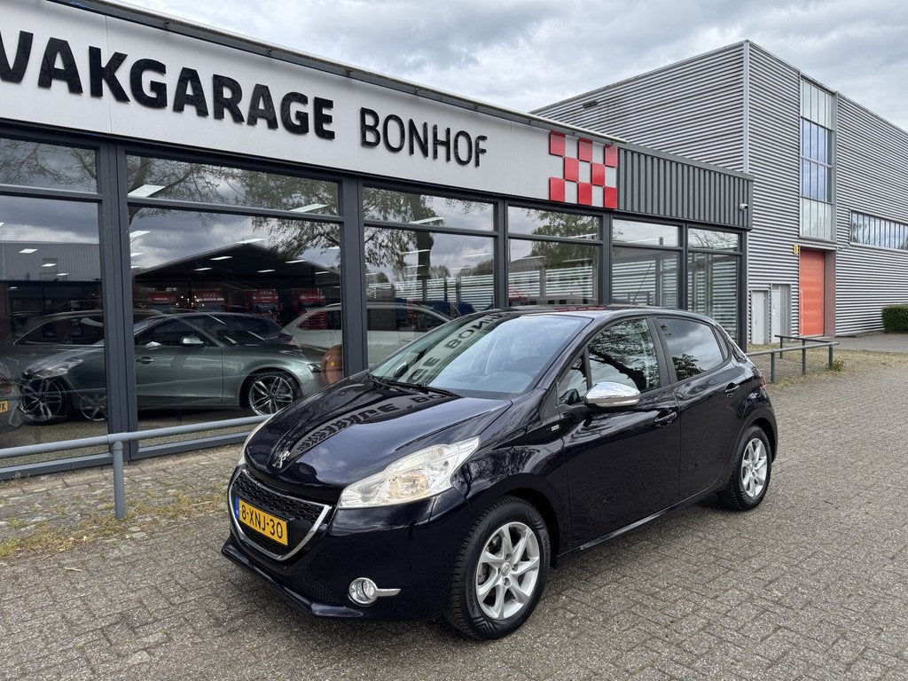 Peugeot 208 1.2 VTi Style CRUISE-AIRCO-TREKHAAK (bj 2014), Auto's, Peugeot, Voorwielaandrijving, Euro 5, Stof, Gebruikt