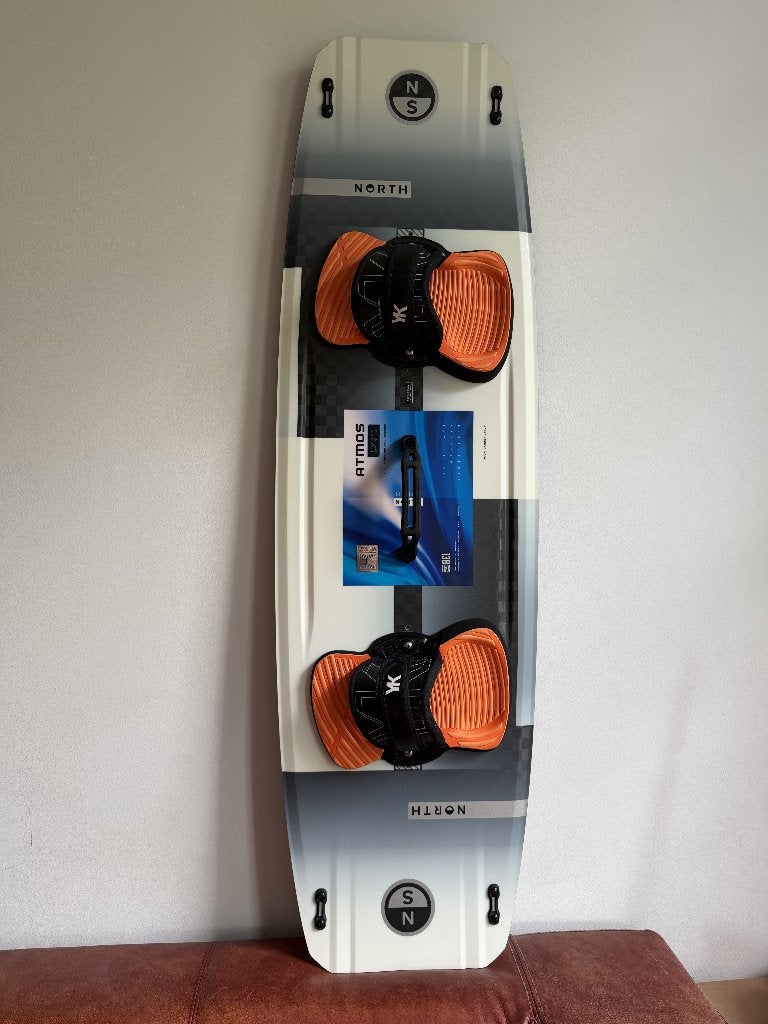 North Atmos Pro Kiteboard 2025 138x41, Gebruikt, Twintip, Kiteboard, Ophalen of Verzenden