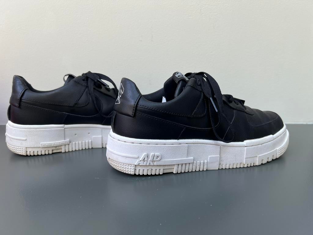 Nike Air Force 1 pixel mt 40 , is op gelopen maar niet veel, Zwart, Ophalen of Verzenden, Sneakers of Gympen, Gedragen