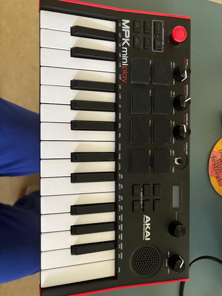 Akai MPK mini, Muziek en Instrumenten, Midi-apparatuur, Ophalen of Verzenden, Gebruikt