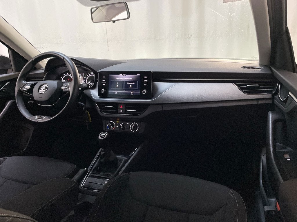 Skoda Kamiq 1.0 TSI Ambition Parkeersensoren App-Connect Cru, Auto's, Skoda, Stof, Gebruikt, Met garantie (alle), Parkeersensor