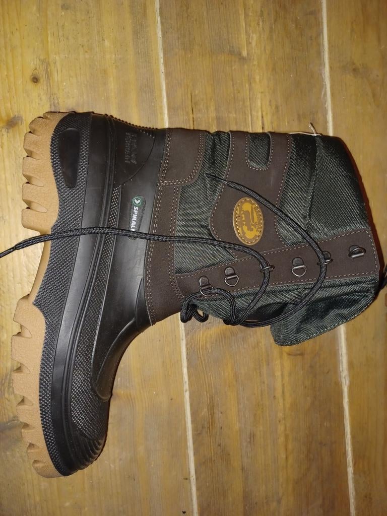 Nieuwe Spirale winterlaarzen - Maat 43-44, Kleding | Heren, Ophalen of Verzenden, Nieuw, Bruin, Boots
