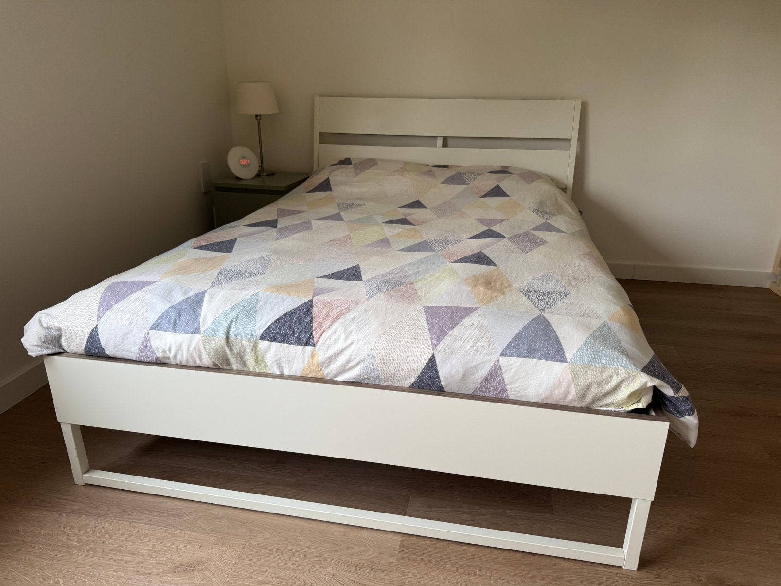 Trysil bed Ikea - 140x200, Huis en Inrichting, Slaapkamer | Bedden, Zo goed als nieuw, Tweepersoons, 140 cm, Hout, Wit, Ophalen