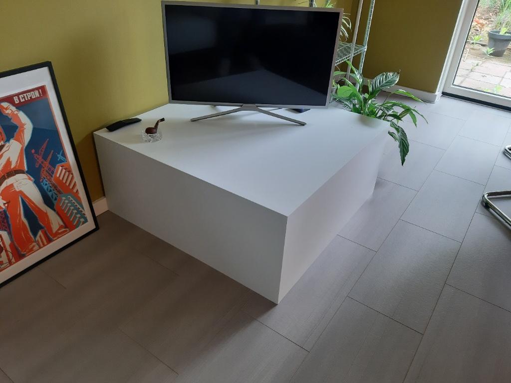 :"podium", Ophalen, Minder dan 45 cm, Strak, Zo goed als nieuw