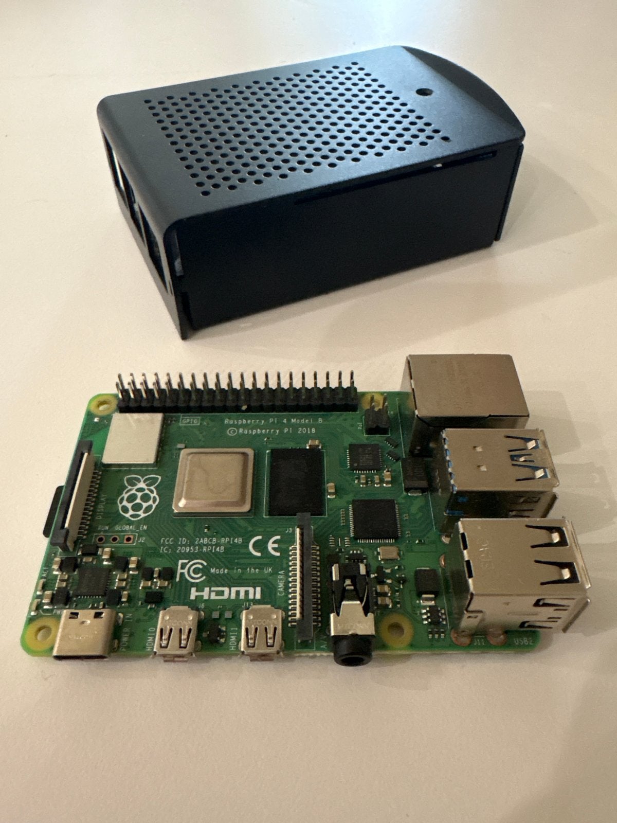 Raspberry Pi 4 Model B met 32GB SD kaart, case en ventilator, 2 tot 3 Ghz, Zo goed als nieuw, Gaming, Met videokaart