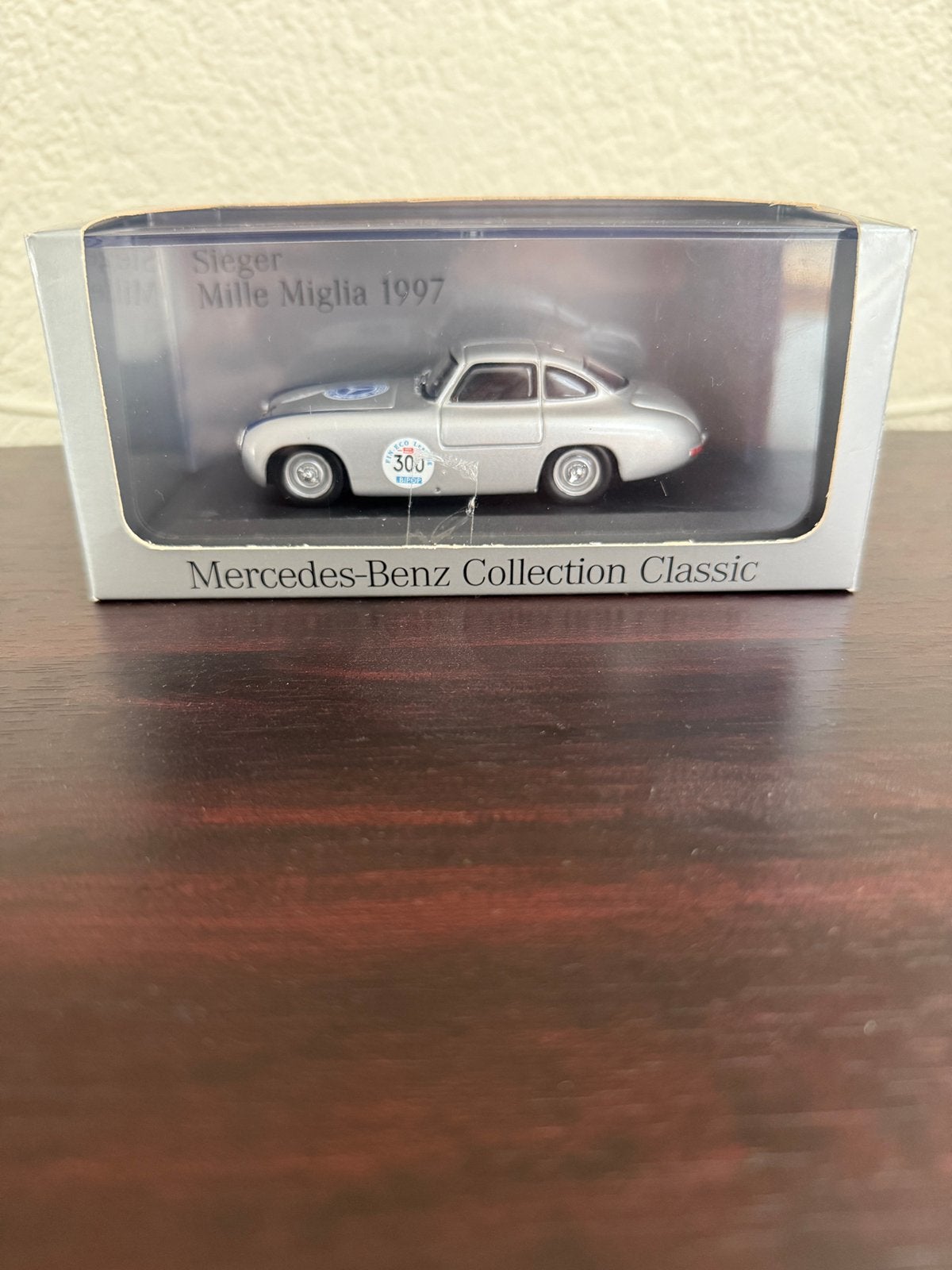 Mercedes 300SL 1:43 Minichamps dealer nieuwstaat!, Hobby en Vrije tijd, Modelauto's | 1:43, Ophalen of Verzenden, Zo goed als nieuw