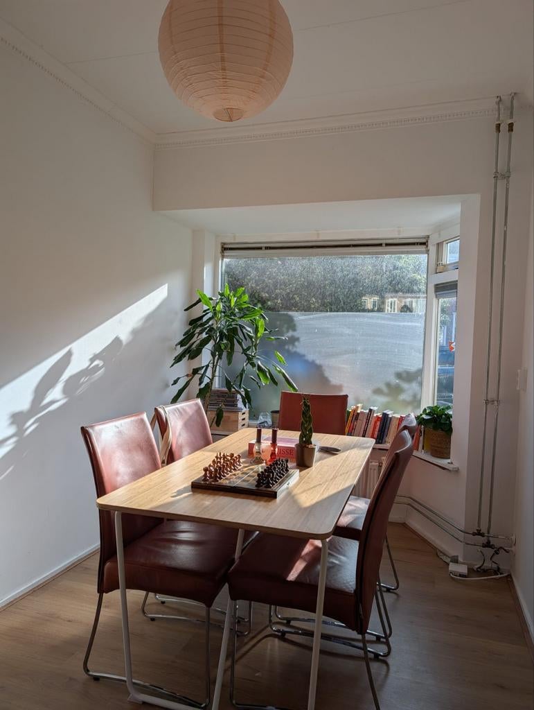 Eet tafel en stoelen, Ophalen