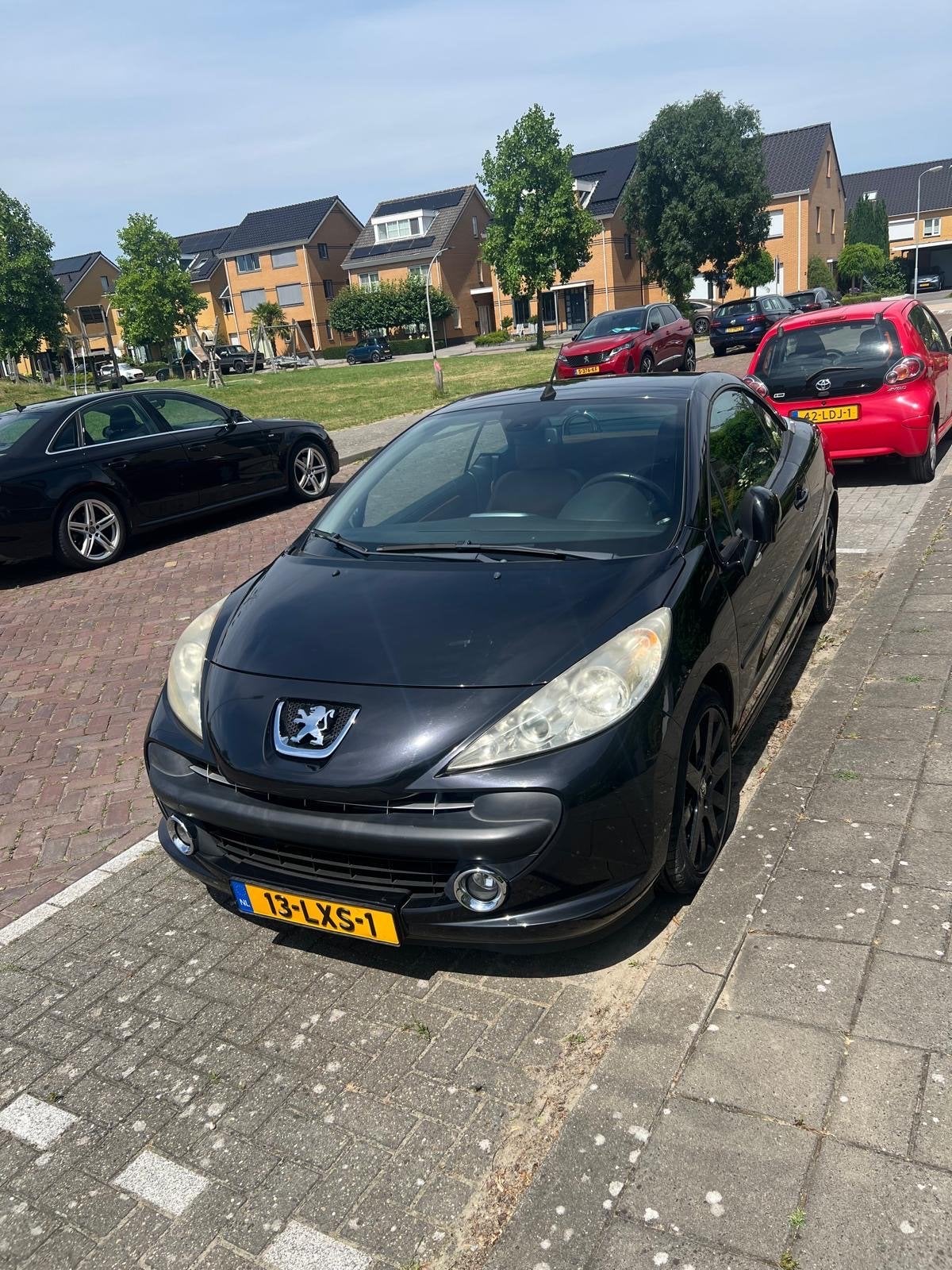 Peugeot 207 1.6 VTI CC 88KW AUT 2007 Zwart, 4 cilinders, Cabriolet, 4 stoelen, Zwart