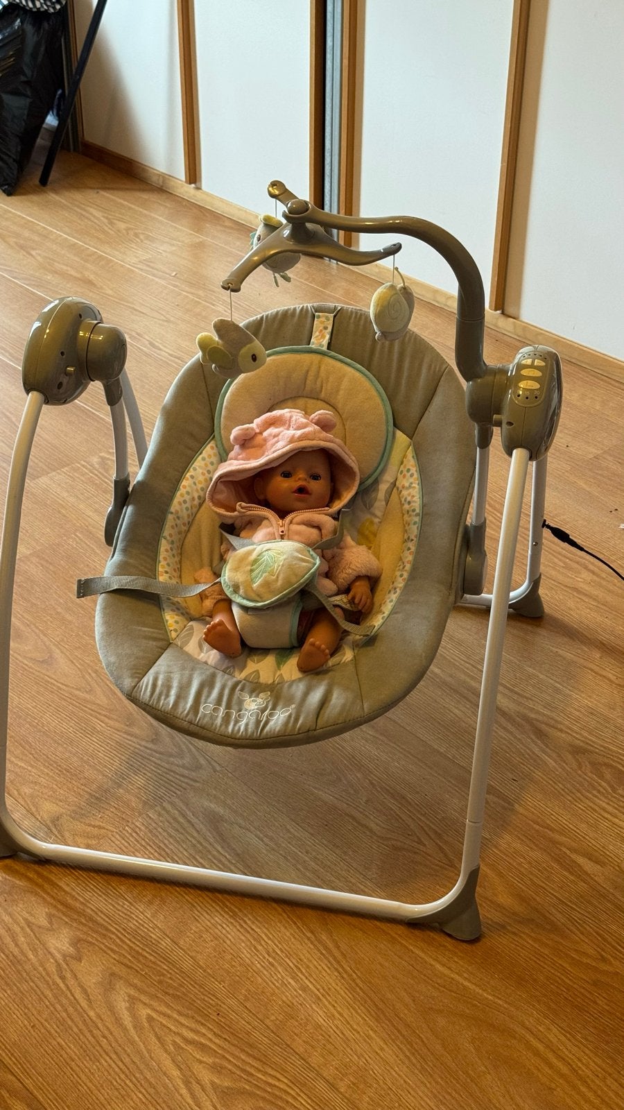 Cangaroo babyschommel met muziek en speeltjes, Ophalen, Zo goed als nieuw