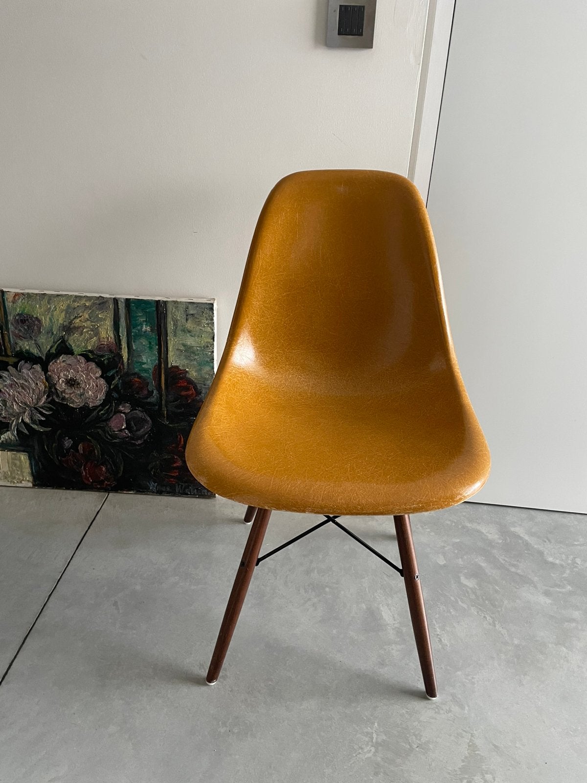 Eames DSW in Dark Ochre, Ophalen of Verzenden, Zo goed als nieuw, Eén