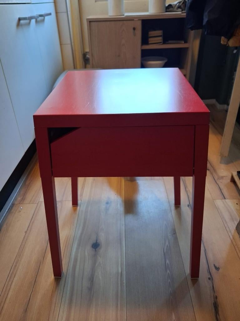 Rood Vintage nachtkastje van metaal zgan, Minder dan 45 cm, Metaal of Aluminium, Zo goed als nieuw, 55 tot 70 cm