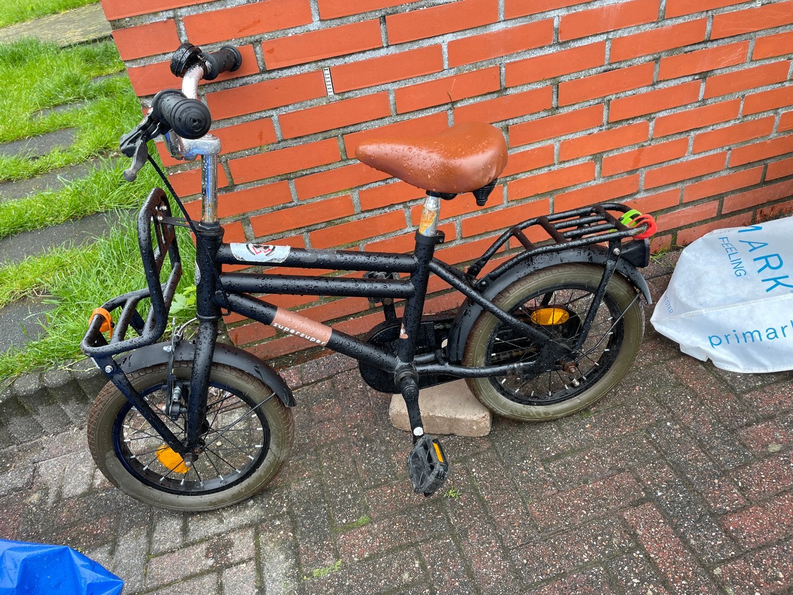 Kinderfiets 16 inch met voordrager en bagagedrager, Ophalen of Verzenden, Gebruikt, Terugtraprem, 16 tot 20 inch