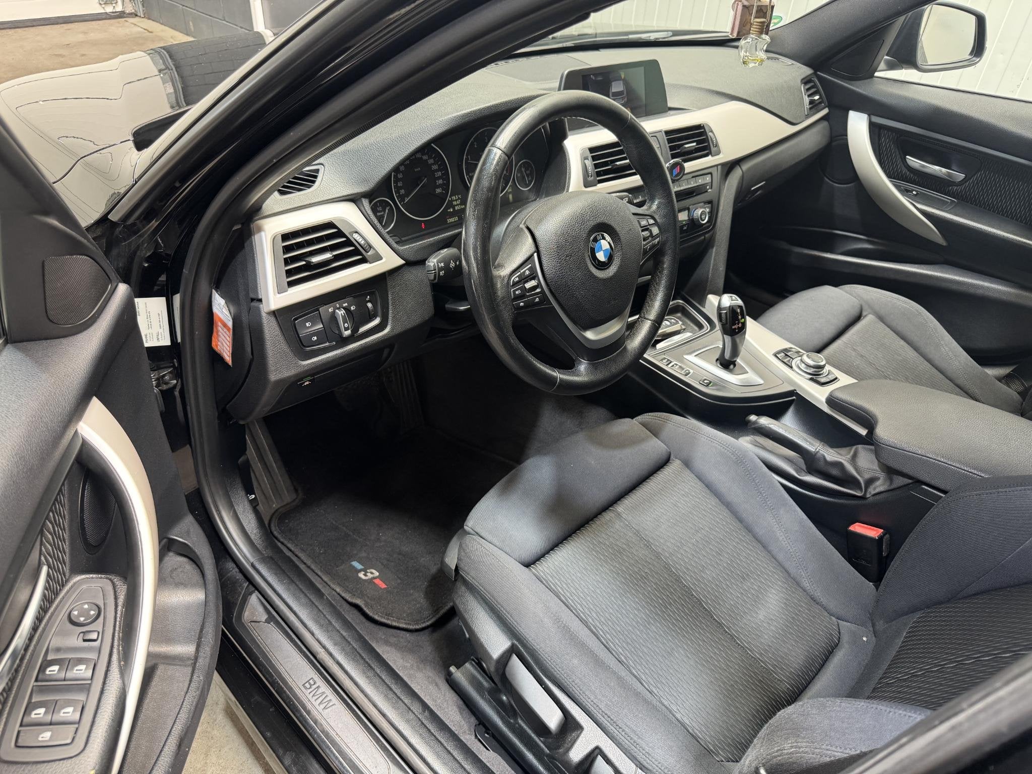 Foto 11 van BMW 3-serie Touring 320d EfficientDynamics Edition High Exec