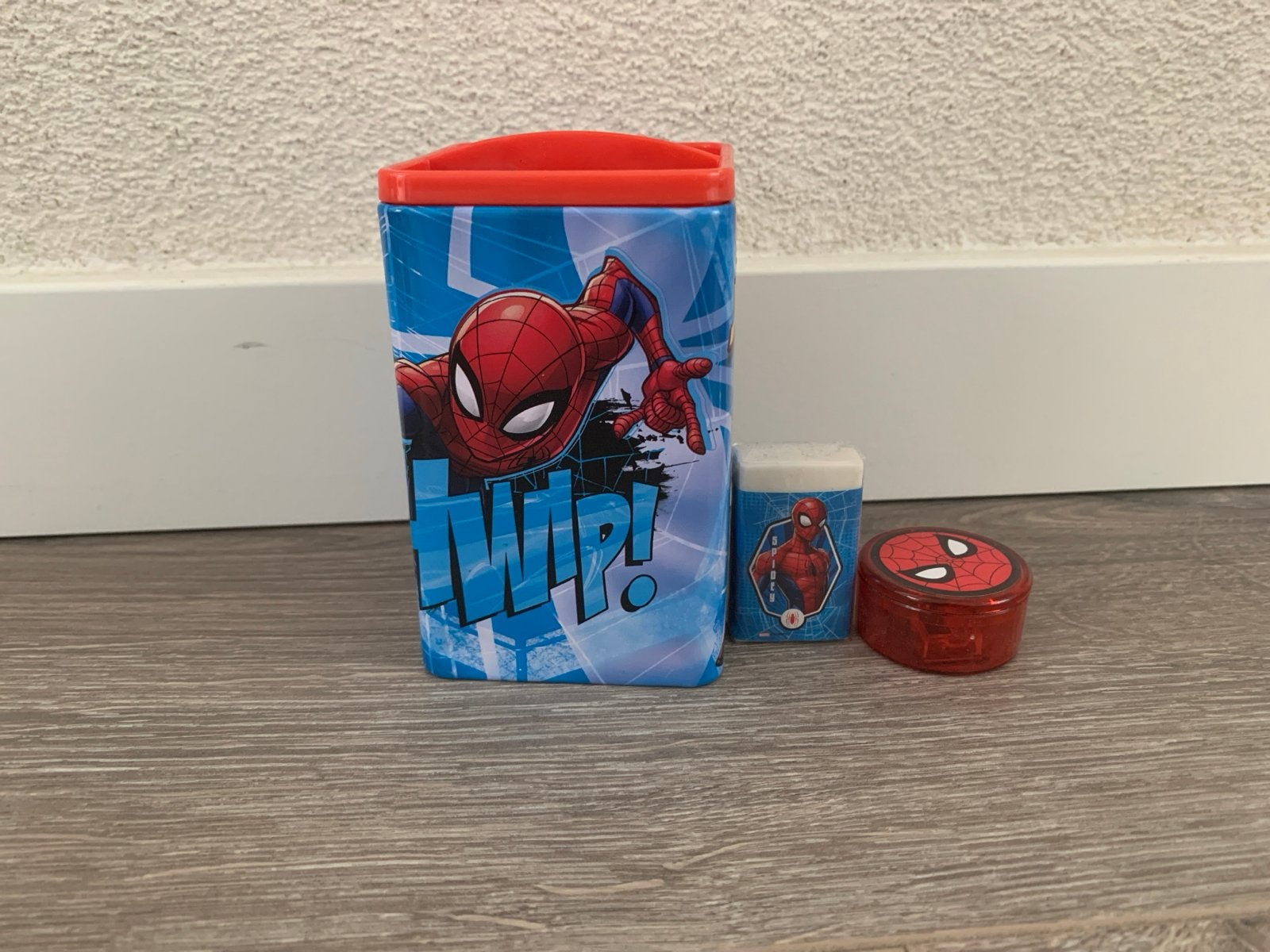 Spiderman set: beker, gum en puntenslijper, Ophalen of Verzenden, Zo goed als nieuw, Jongen