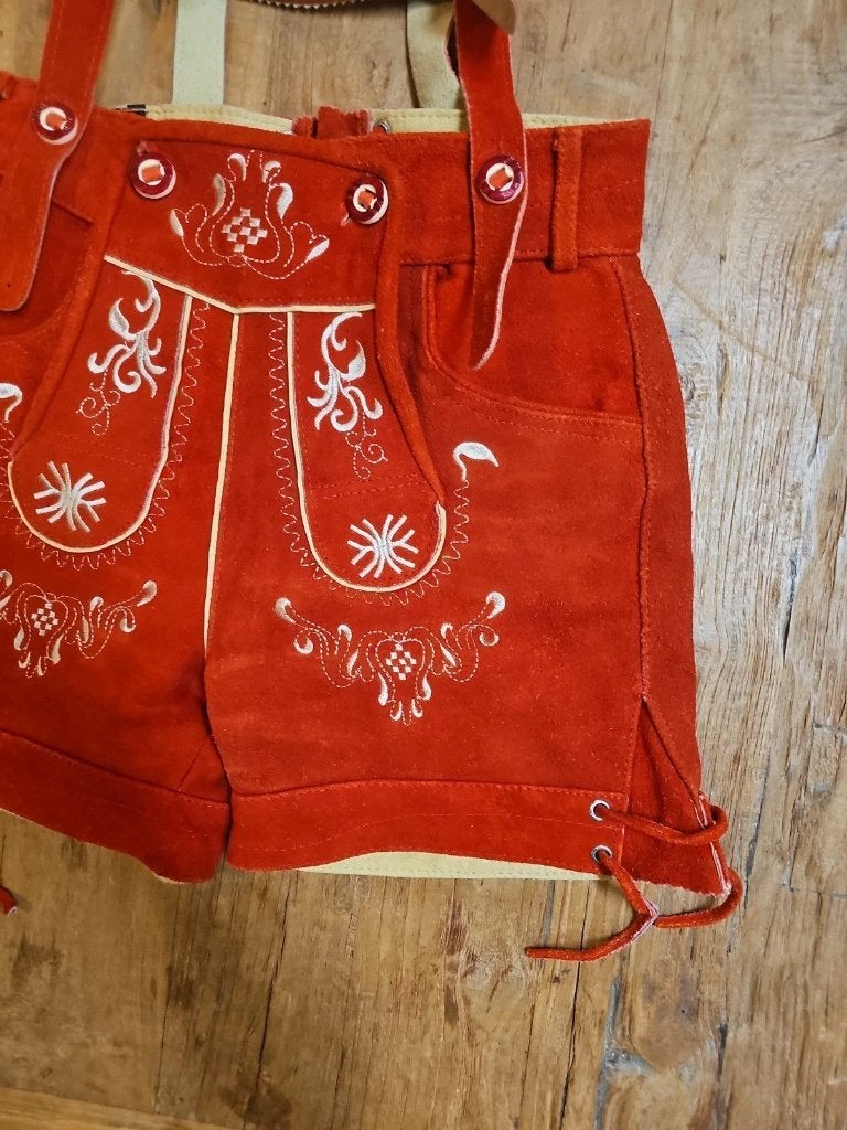Lederhosen rood, Maat 48/50 (M), Djt@dejuistetoon.eu, Mon Plaisir 19, Etten-Leur, Netherlands, DJT De Juiste Toon