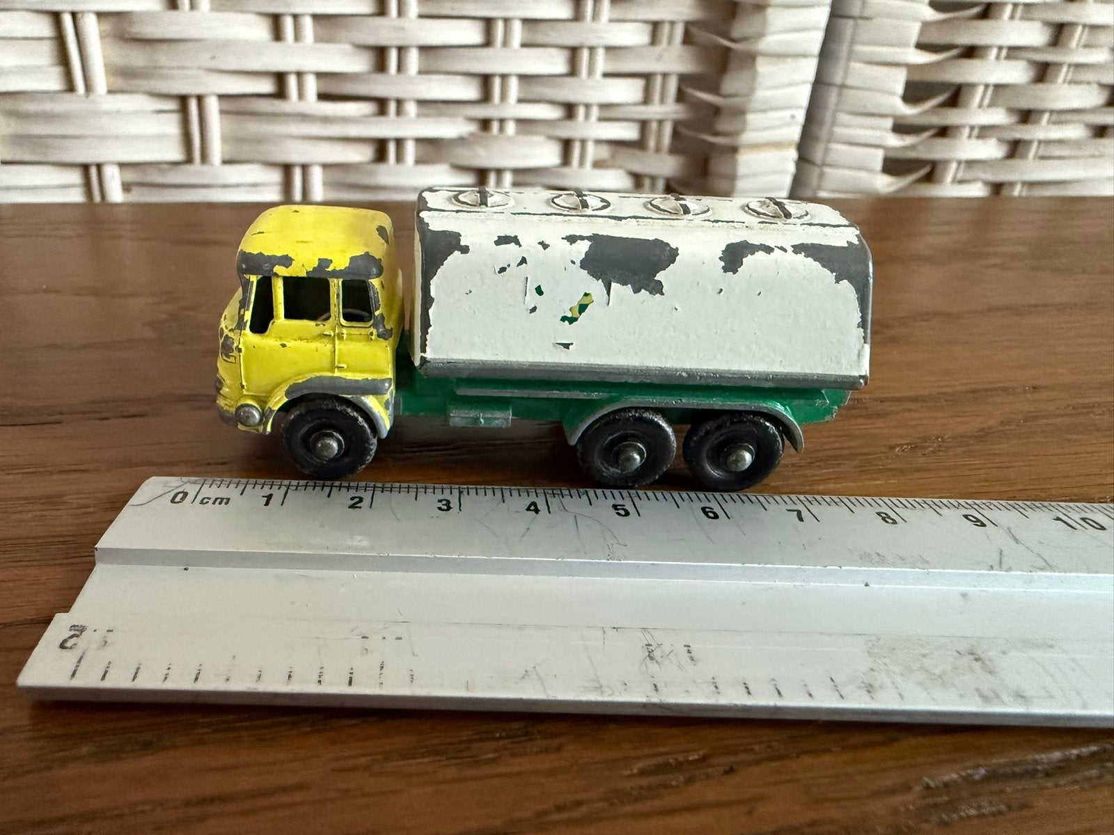 Matchbox Lesney no. 25c Bedford Petrol tanker, Ophalen of Verzenden