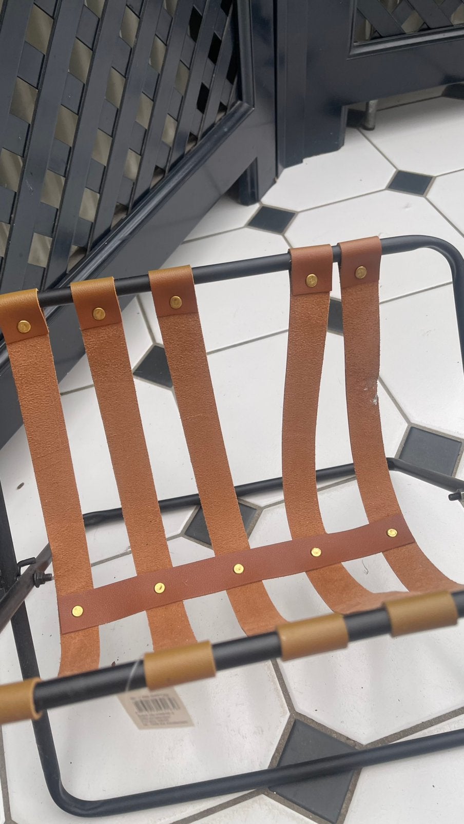 Stijlvol zwart metalen tijdschriftenrek met leer, Huis en Inrichting, Woonaccessoires | Krantenbakken en Lectuurbakken, Ophalen of Verzenden