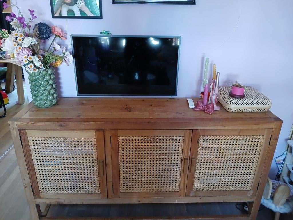 Houten dressoir met rotan deuren, Huis en Inrichting, Kasten | Dressoirs, Ophalen, Gebruikt, 100 tot 150 cm, Boho, Landelijk