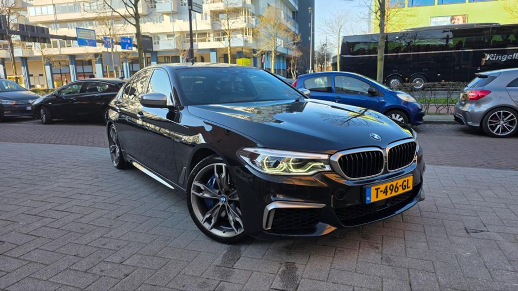 BMW 5-Serie M550i 462pk Xdrive Aut. 2017 Zwart, Automaat, 2000 kg, 4395 cc, Bedrijf