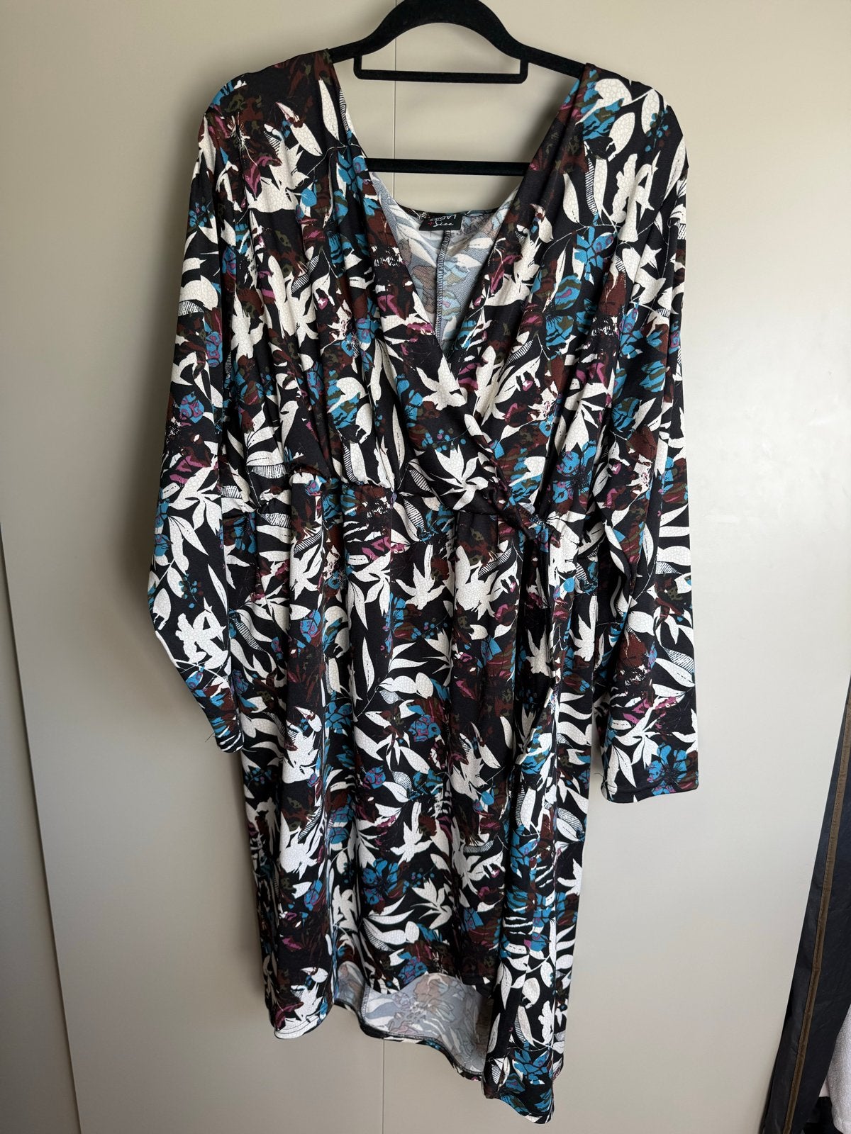 Wikkel look Jurk met Bloemenprint - Ladies Size / maat 52 54, Ophalen of Verzenden, Zo goed als nieuw, Meerkleurig, Jurk