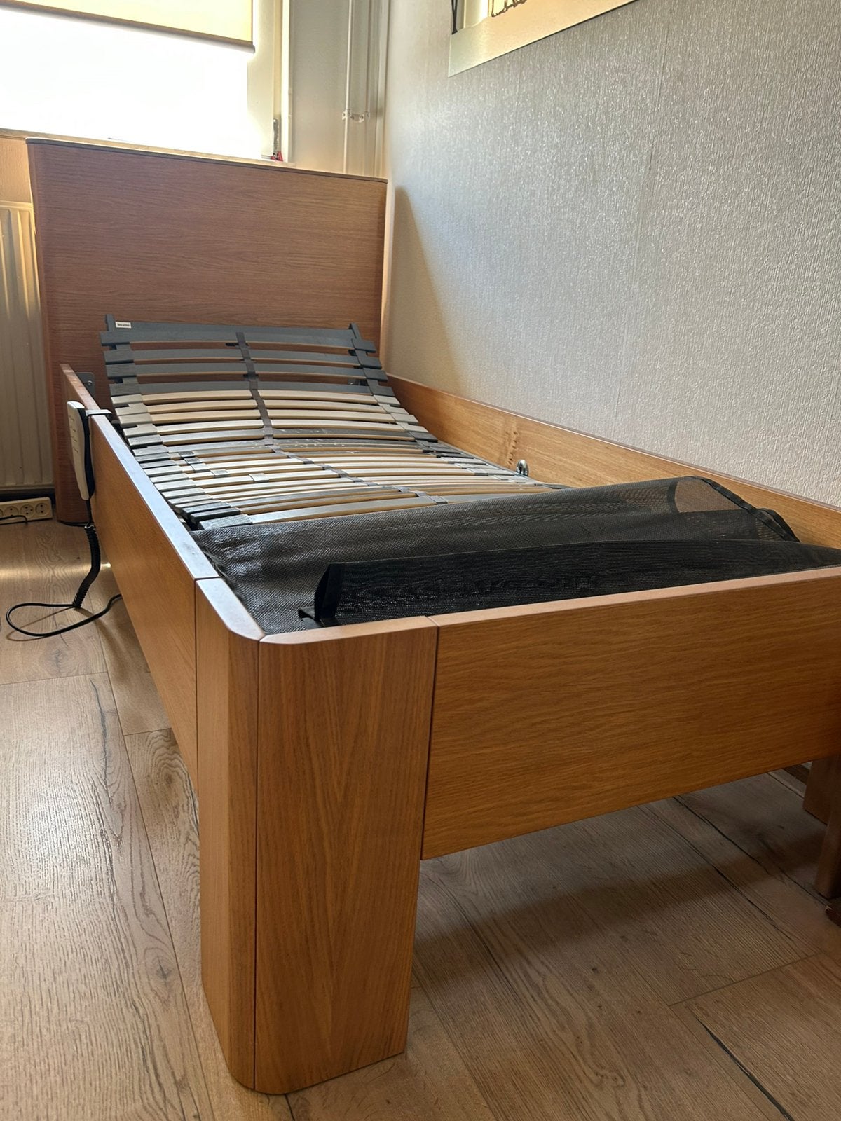 Seniorenbed, hoog/laagbed. 90x200. Electrisch verstelbaar., Huis en Inrichting, Slaapkamer | Bedden, Ophalen, 90 cm, Eenpersoons