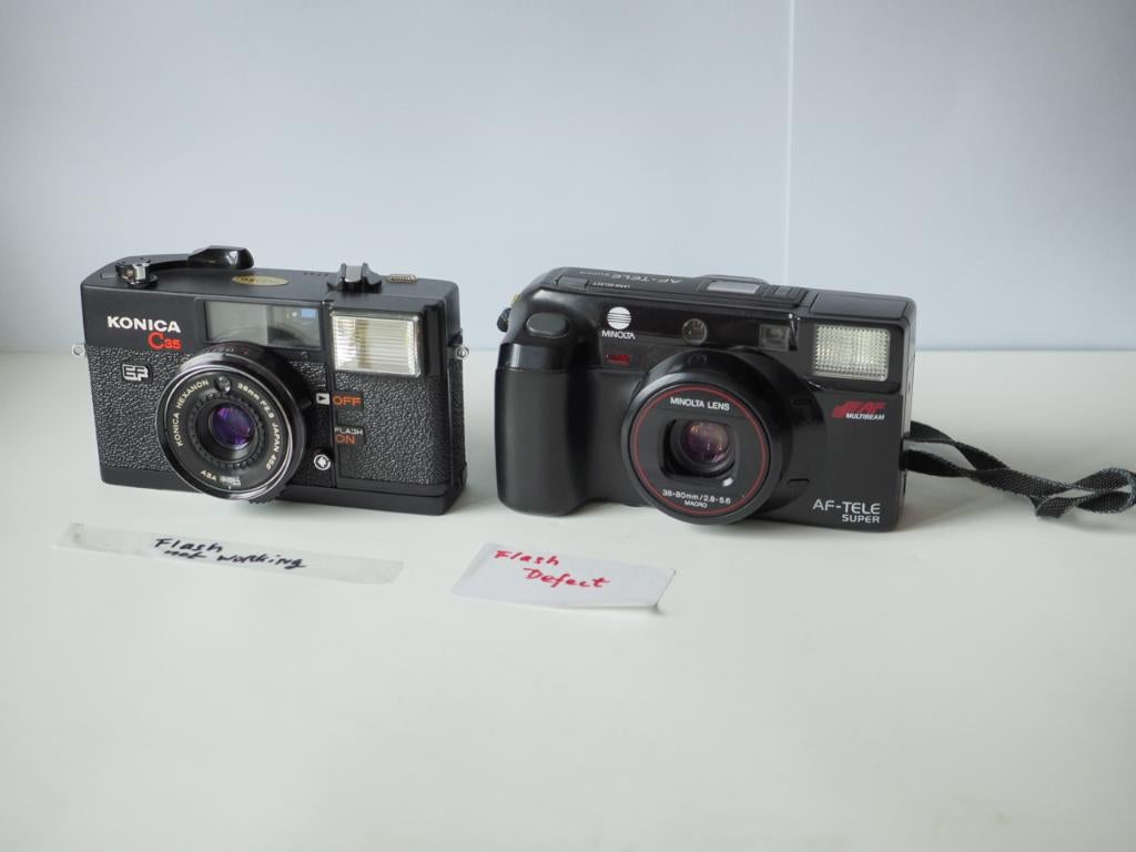 Konica C35 EF en Minolta AF-TELE Super (flitsers stuk), Audio, Tv en Foto, Fotocamera's Analoog, Gebruikt, Konica, Compact, Ophalen of Verzenden