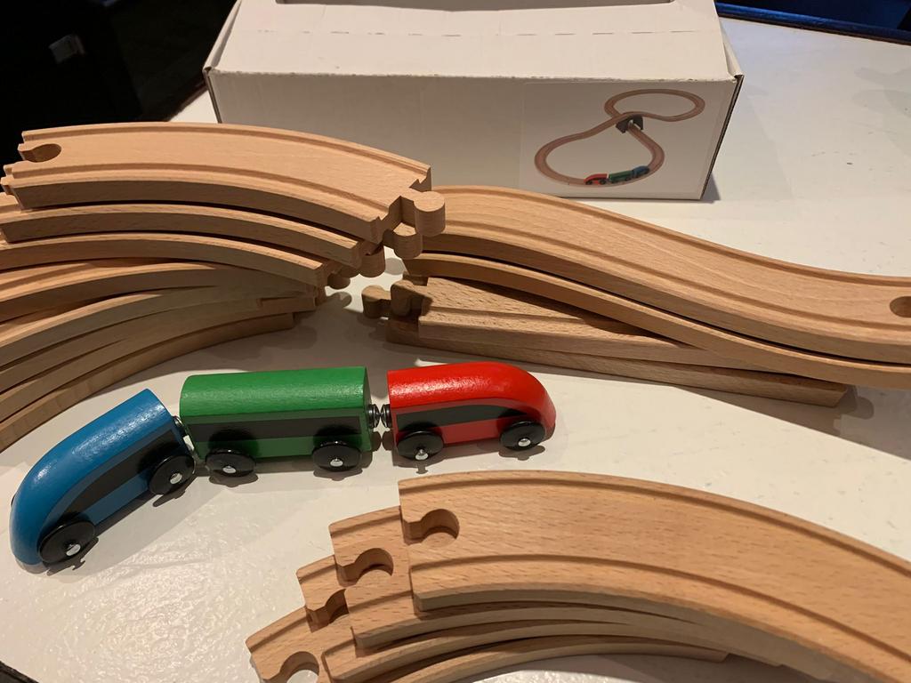 LILLABO TREINSTEL MET 3 WAGONS, Ophalen of Verzenden, Nieuw, Rij- of Hobbelspeelgoed