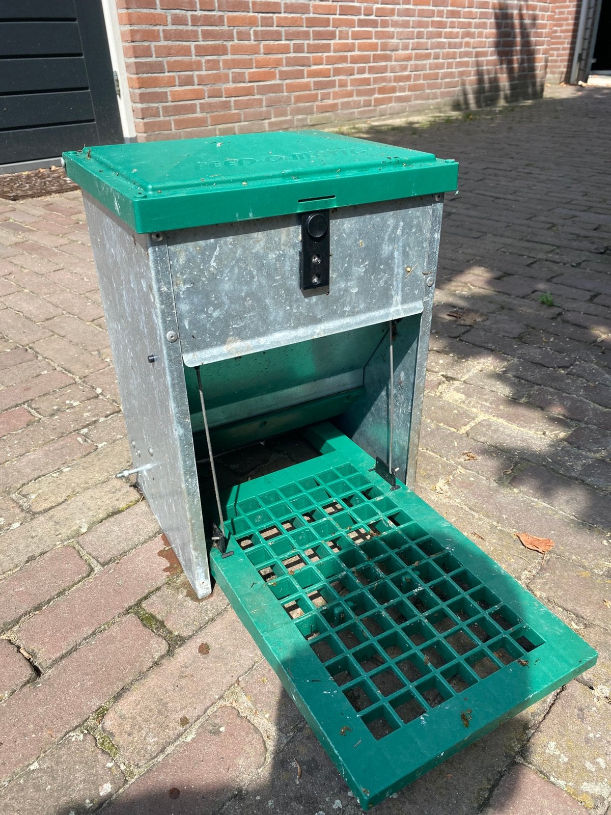 Voersilo feedomatic, Ophalen, Zo goed als nieuw, Drinken en Voederen