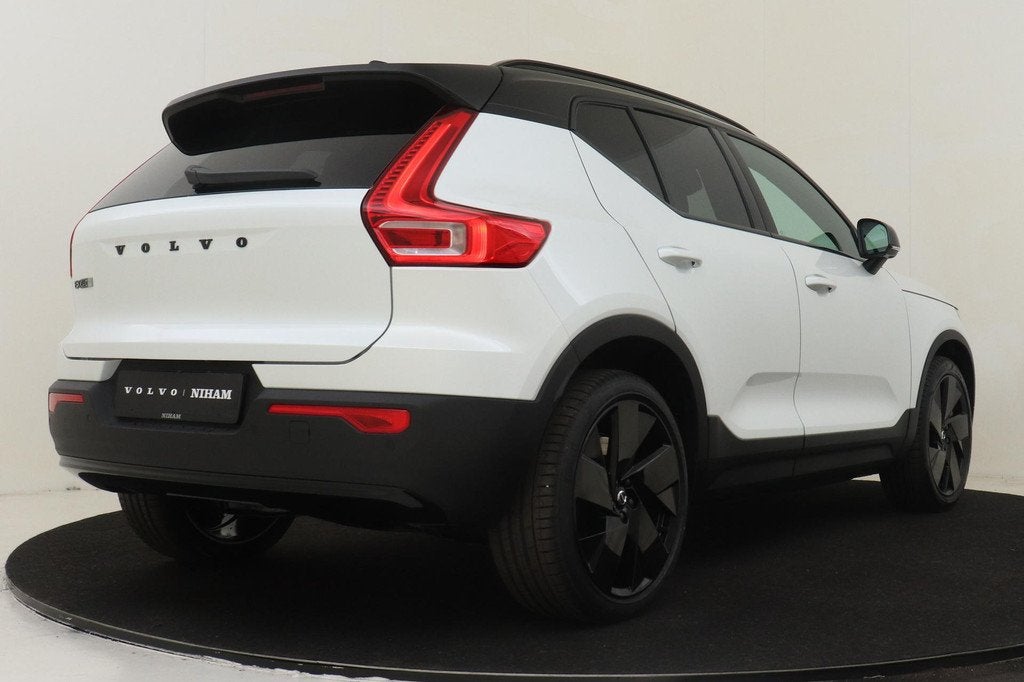 Volvo EX40 SINGLE MOTOR EXTENDED RANGE ULTRA BLACK EDITION E, Auto's, Volvo, Automaat, 12 maanden, Achterwielaandrijving, Leder en Stof